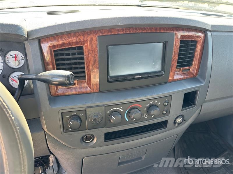 Dodge Ram 2500 4x4 Crew Cab Flatbed Truck Flatbed / Dropside trucks