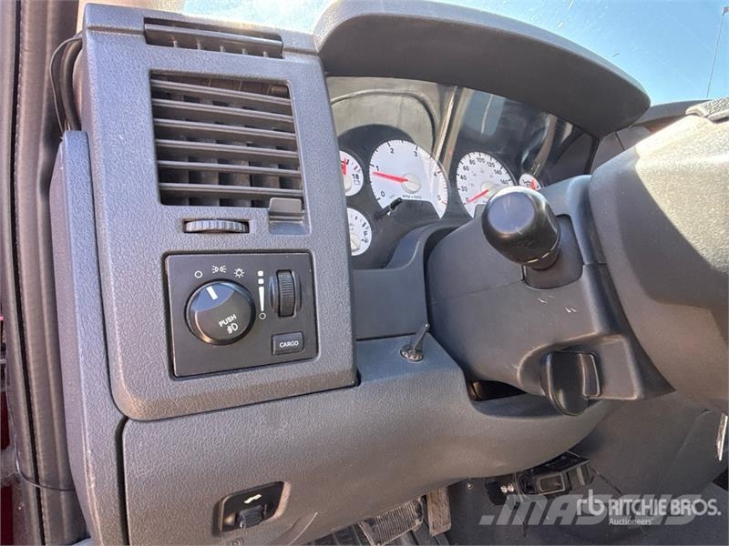 Dodge Ram 2500 4x4 Crew Cab Flatbed Truck Flatbed / Dropside trucks
