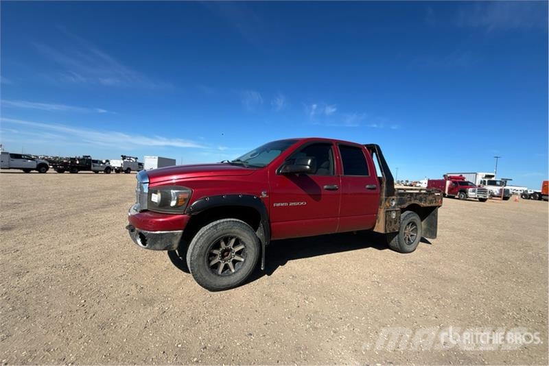 Dodge Ram 2500 4x4 Crew Cab Flatbed Truck Flatbed / Dropside trucks