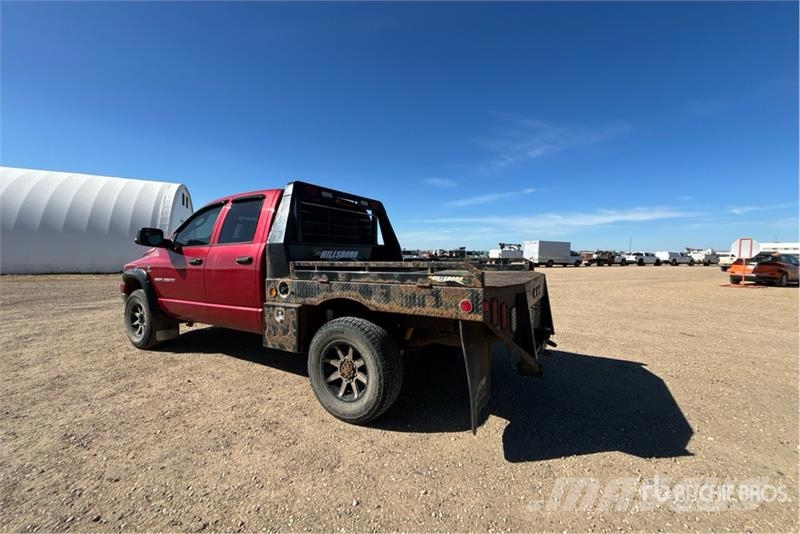 Dodge Ram 2500 4x4 Crew Cab Flatbed Truck Flatbed / Dropside trucks