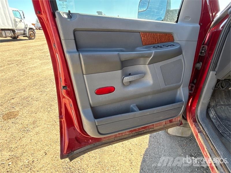 Dodge Ram 2500 4x4 Crew Cab Flatbed Truck Flatbed / Dropside trucks
