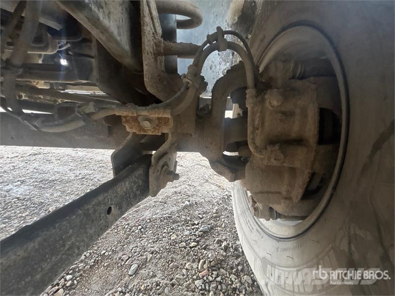 Dodge Ram 3500 4x4 Crew Cab Flatbed Truck Camiones plataforma