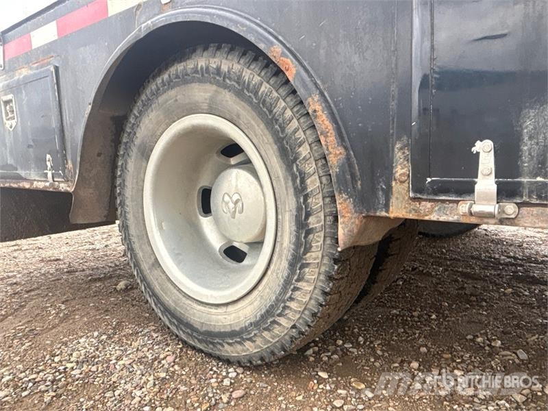 Dodge Ram 3500 4x4 Crew Cab Flatbed Truck Camiones plataforma