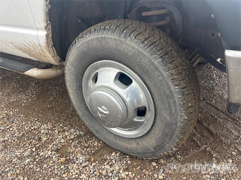 Dodge Ram 3500 4x4 Crew Cab Flatbed Truck Camiones plataforma