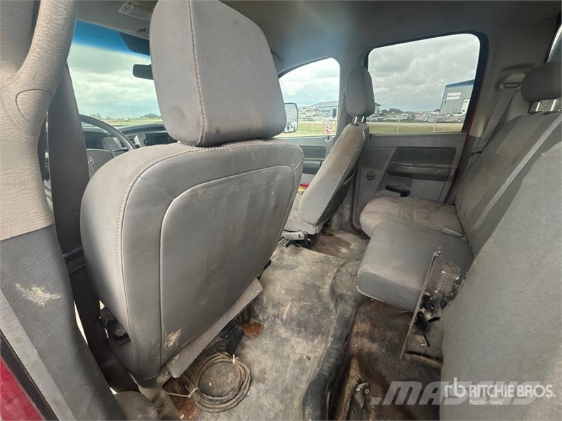 Dodge Ram 3500 4x4 Extended Cab Flatbed Truck Вантажівки-платформи/бокове розвантаження