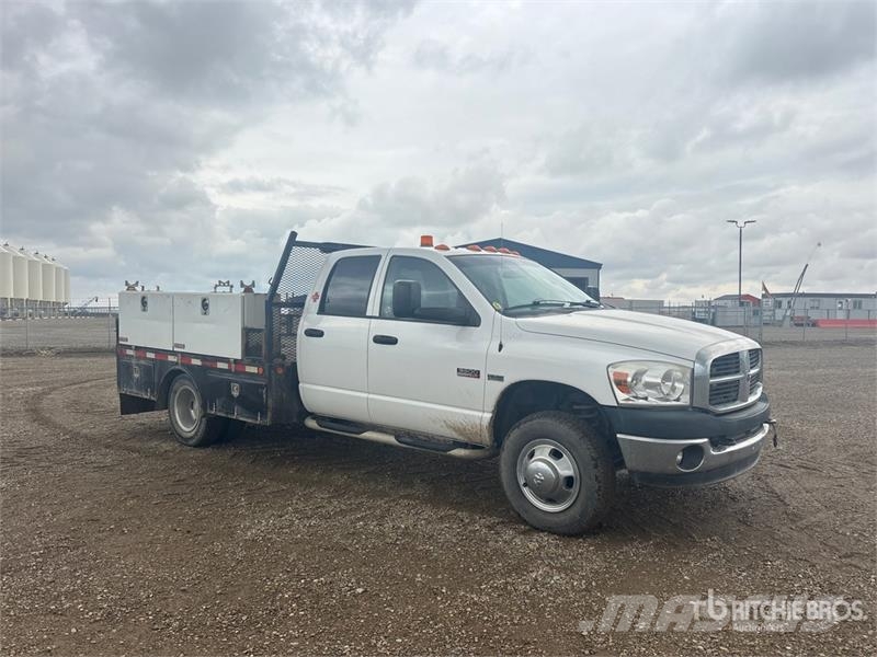 Dodge Ram 3500 4x4 Extended Cab Flatbed Truck Вантажівки-платформи/бокове розвантаження