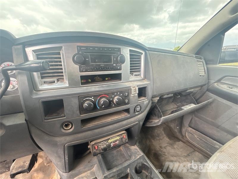 Dodge Ram 3500 4x4 Extended Cab Flatbed Truck Вантажівки-платформи/бокове розвантаження