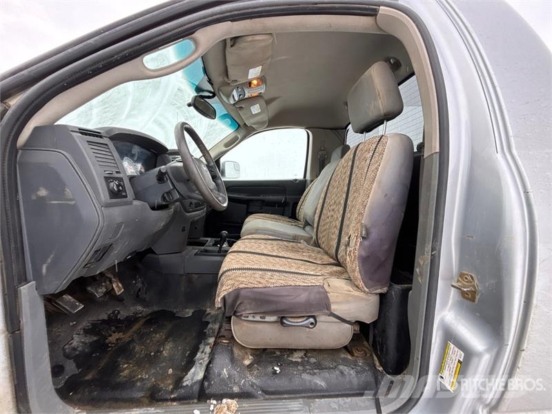 Dodge Ram 5500 كابينة والداخلية