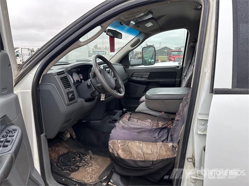 Dodge Ram 5500 Flatbed / Dropside trucks