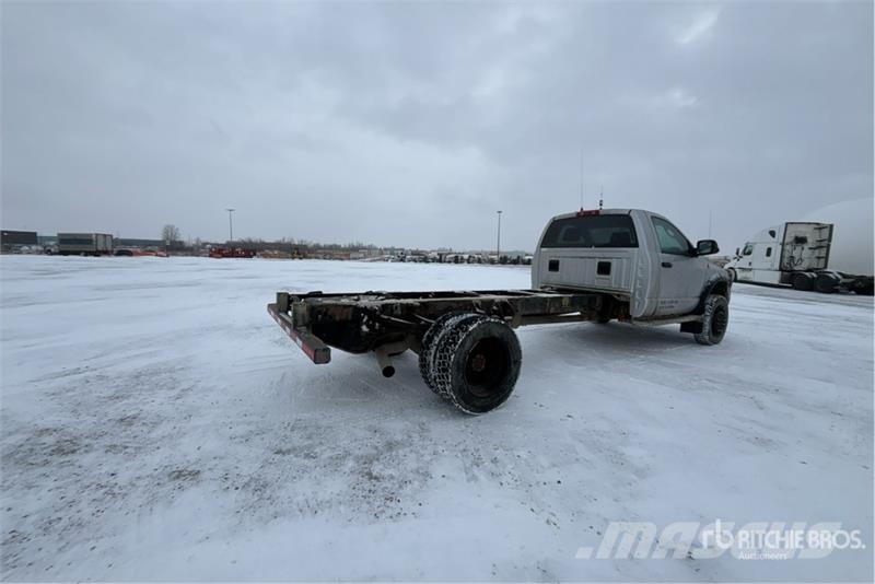 Dodge Ram 5500 كابينة والداخلية