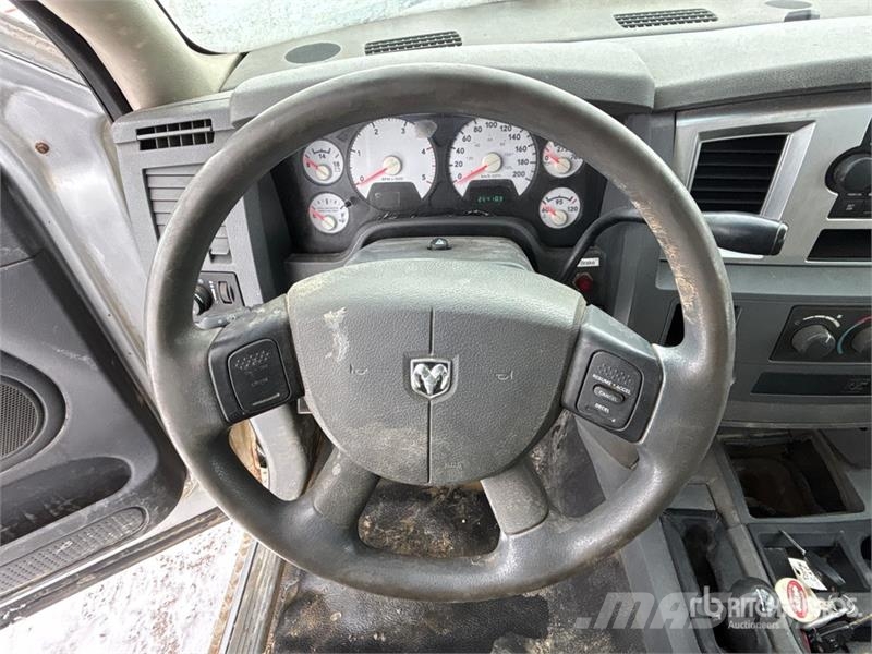 Dodge Ram 5500 كابينة والداخلية