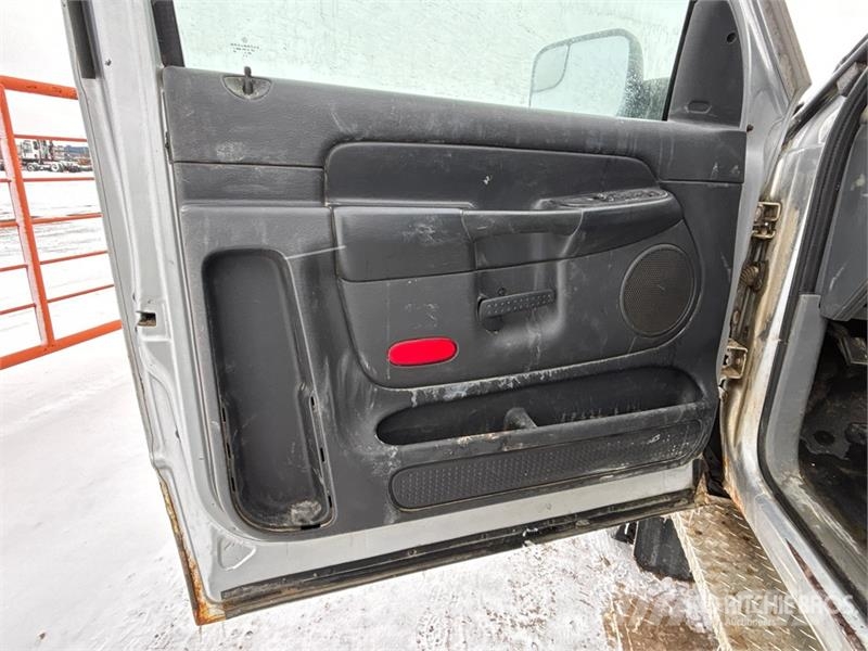 Dodge Ram 5500 كابينة والداخلية