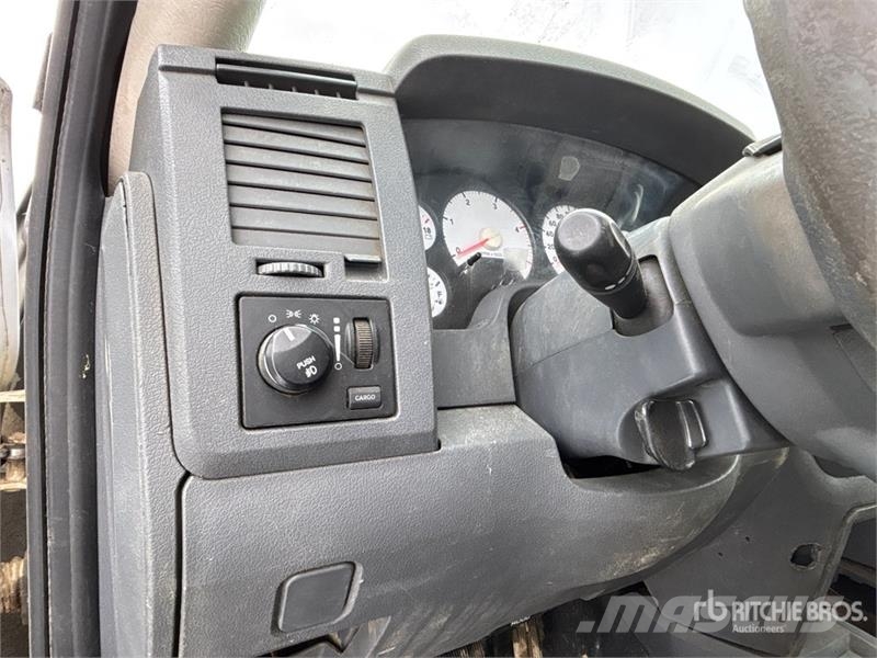 Dodge Ram 5500 كابينة والداخلية