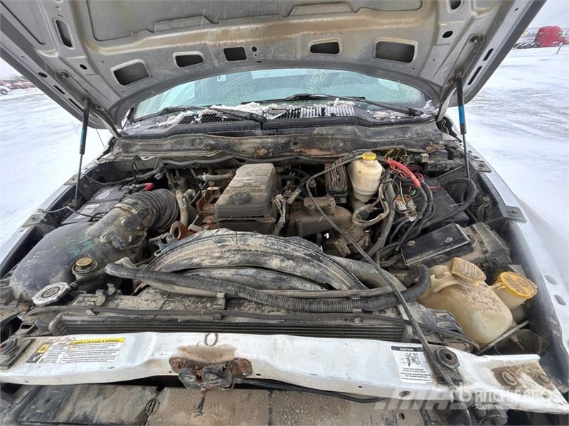 Dodge Ram 5500 كابينة والداخلية