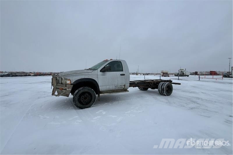 Dodge Ram 5500 كابينة والداخلية