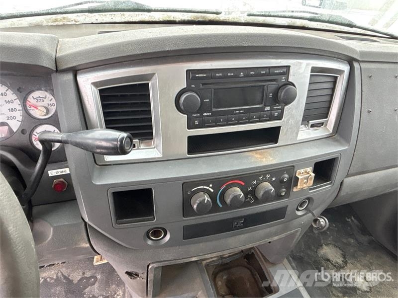 Dodge Ram 5500 كابينة والداخلية