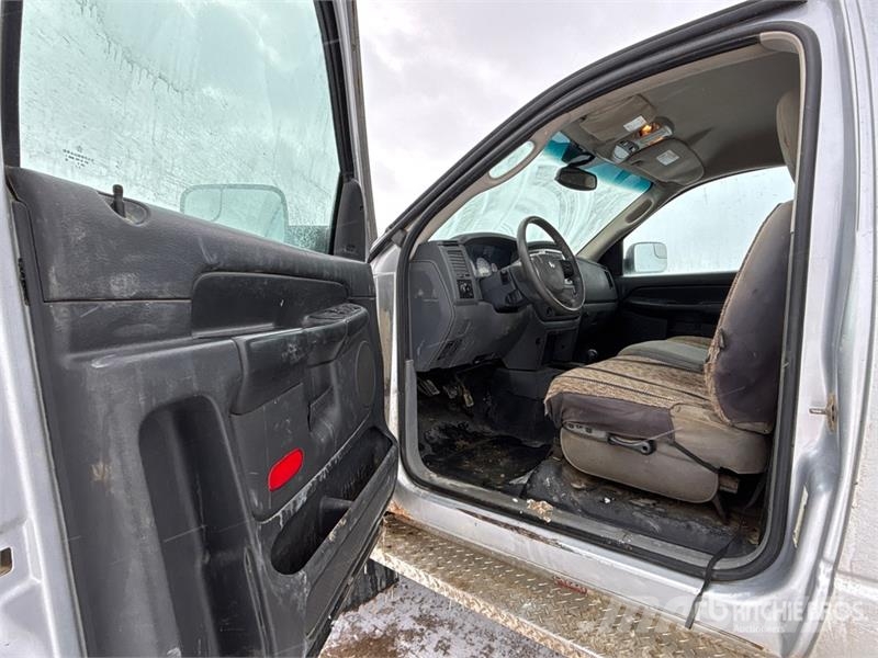 Dodge Ram 5500 كابينة والداخلية