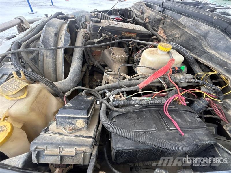 Dodge Ram 5500 كابينة والداخلية