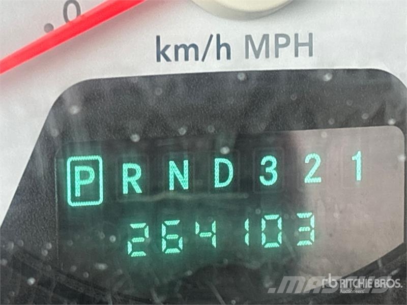 Dodge Ram 5500 كابينة والداخلية