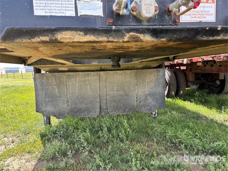 Doepker 27 ft Tri/A Super B-Train Lead Grain Trailer Transbordeur