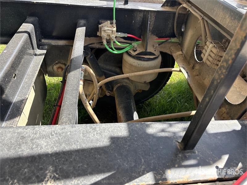 Doepker 27 ft Tri/A Super B-Train Lead Grain Trailer Transbordeur