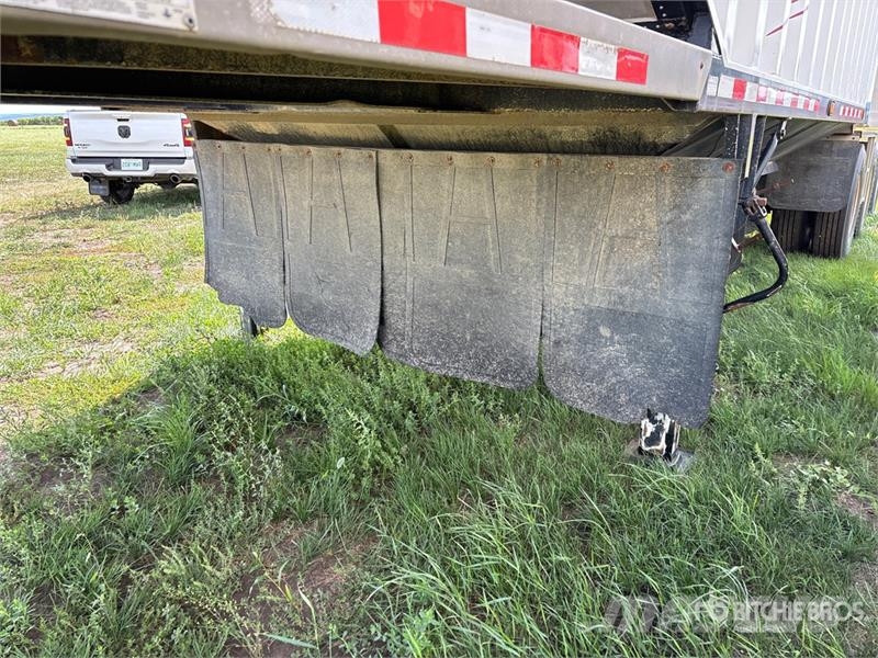 Doepker 27 ft Tri/A Super B-Train Lead Grain Trailer Transbordeur