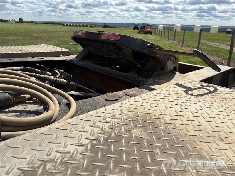 Doepker 27 ft Tri/A Super B-Train Lead Grain Trailer Transbordeur