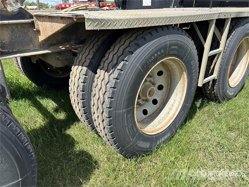 Doepker 27 ft Tri/A Super B-Train Lead Grain Trailer Transbordeur