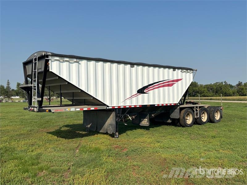 Doepker 27 ft Tri/A Super B-Train Lead Grain Trailer Transbordeur