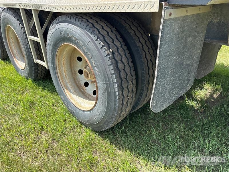 Doepker 27 ft Tri/A Super B-Train Lead Grain Trailer Transbordeur