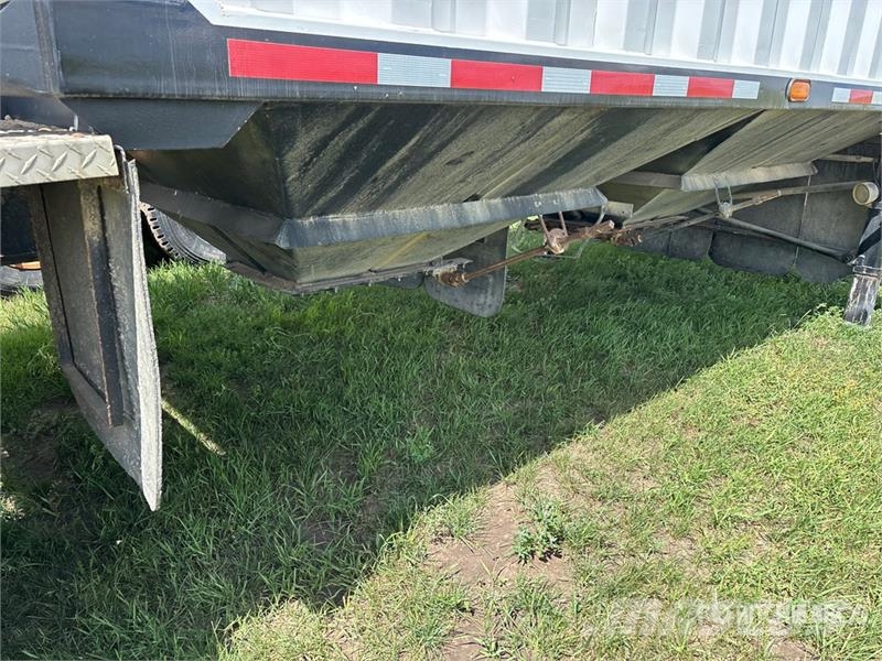 Doepker 27 ft Tri/A Super B-Train Lead Grain Trailer Transbordeur