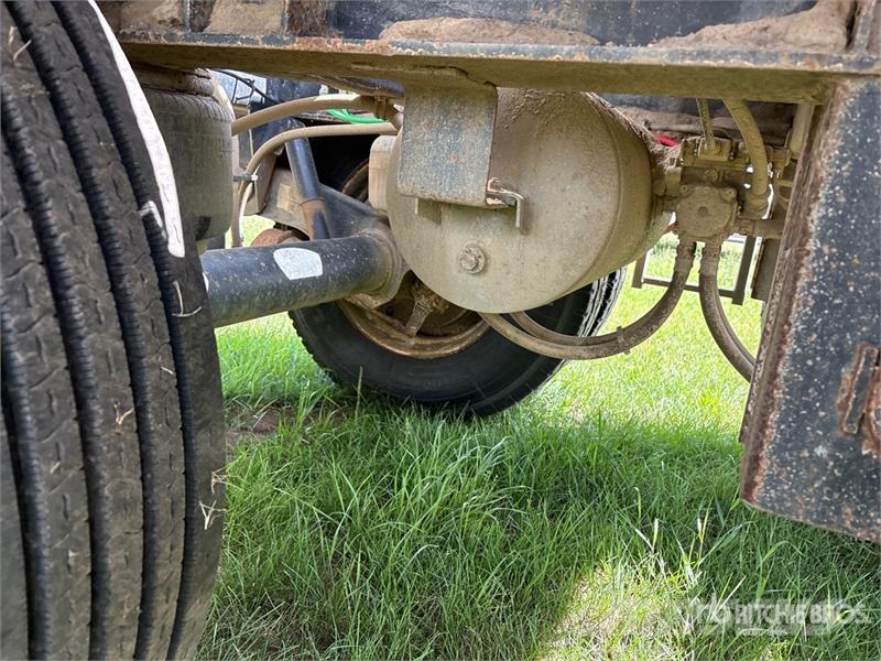 Doepker 27 ft Tri/A Super B-Train Lead Grain Trailer Transbordeur