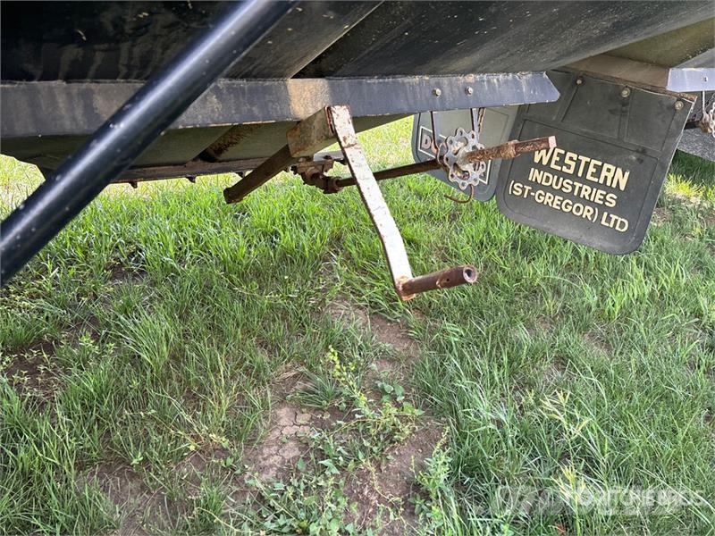 Doepker 27 ft Tri/A Super B-Train Lead Grain Trailer Transbordeur