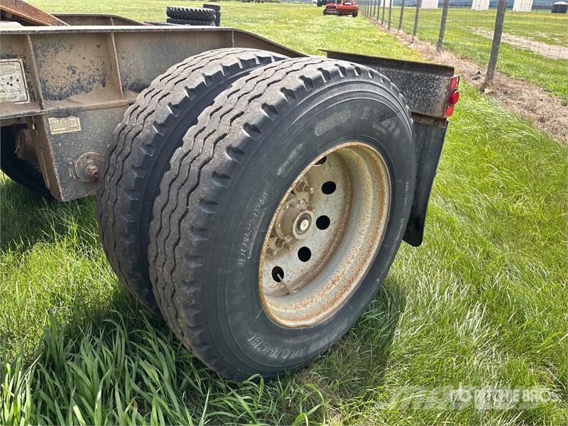 Doepker 27 ft Tri/A Super B-Train Lead Grain Trailer Transbordeur
