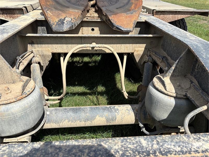 Doepker 27 ft Tri/A Super B-Train Lead Grain Trailer Transbordeur
