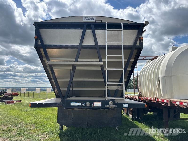 Doepker 27 ft Tri/A Super B-Train Lead Grain Trailer Transbordeur