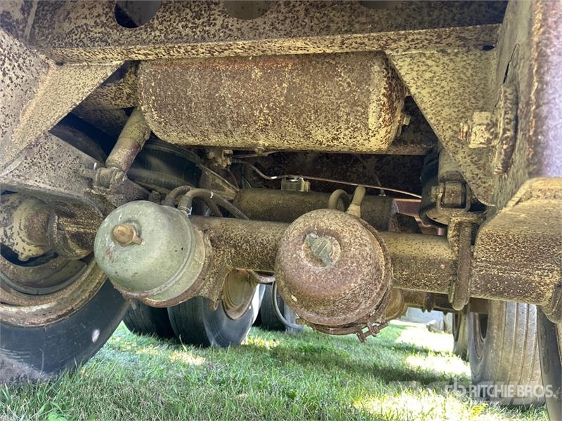 Doepker 28 ft Super B-Train Lead Grain Trailer (Inoperable Graantransportwagen