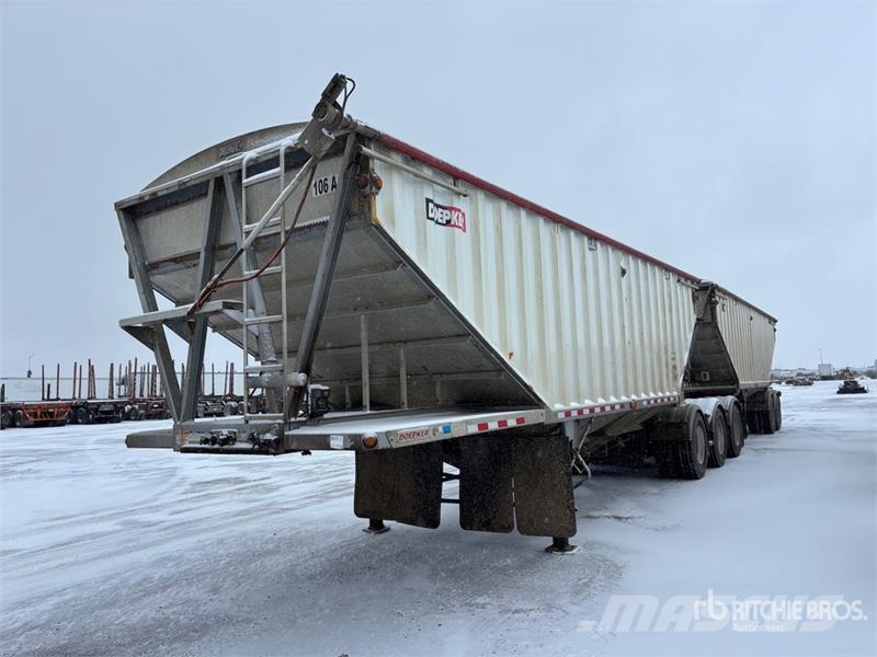 Doepker 28 ft Super B-Train Lead Grain Trailer Transbordeur