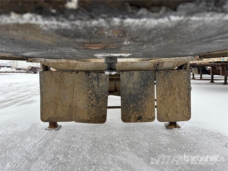 Doepker 28 ft Super B-Train Lead Grain Trailer Transbordeur