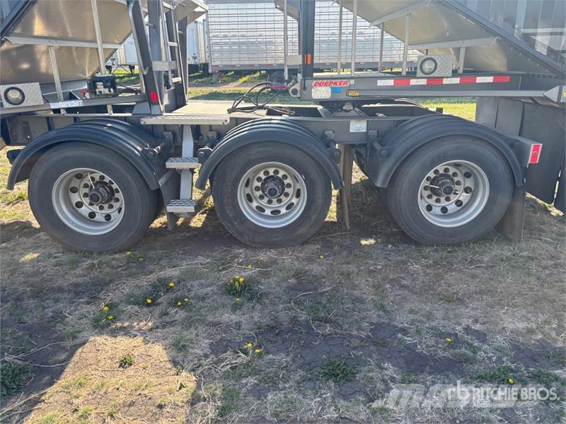 Doepker 28 ft Super B-Train Lead Belly Grain Trailer Grain / Silage Trailers