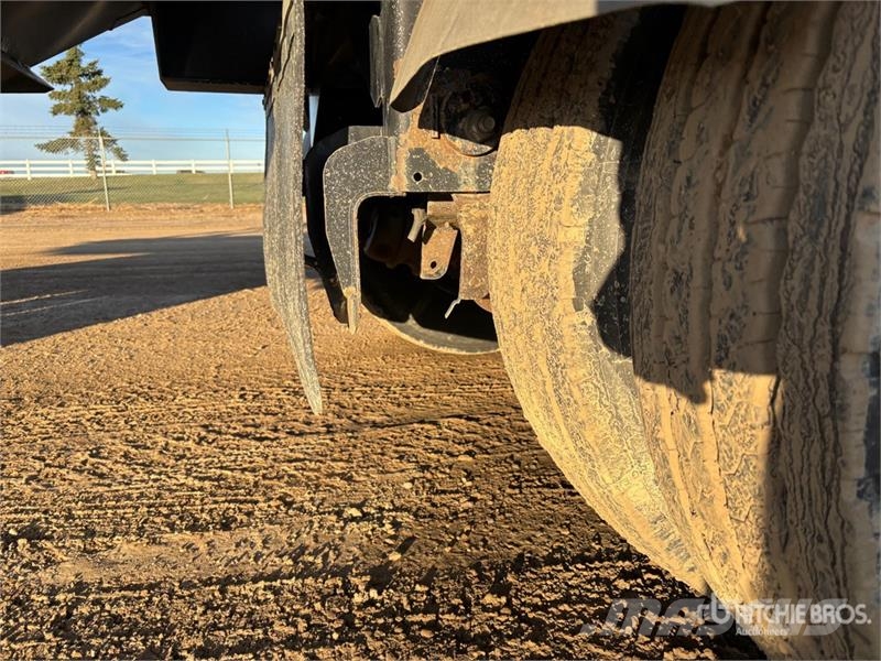 Doepker 28 ft Super B-Train Lead Belly Grain Trailer Grūdų vežimėliai