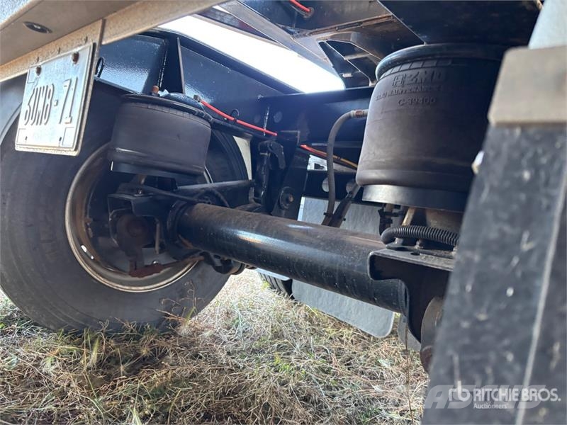 Doepker 28 ft Super B-Train Lead Belly Grain Trailer مقطورة حبوب