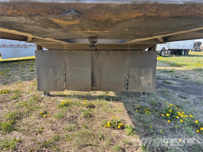 Doepker 28 ft Super B-Train Lead Belly Grain Trailer Grain / Silage Trailers