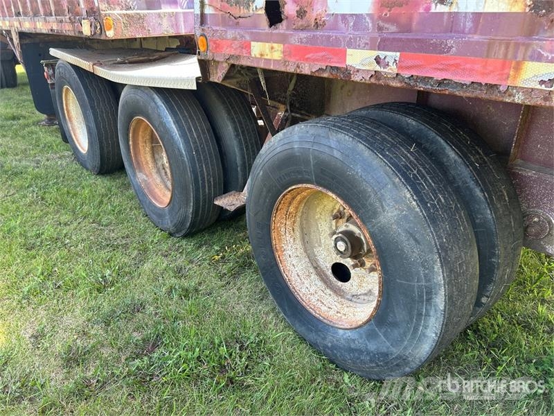 Doepker 28 ft Super B-Train Lead Grain Trailer (Inoperable Graantransportwagen