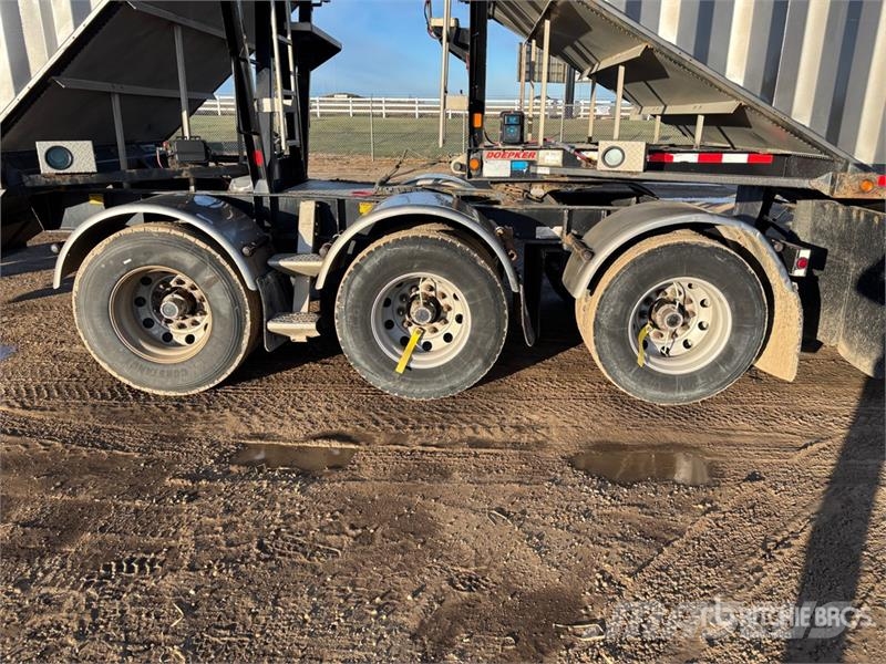 Doepker 28 ft Super B-Train Lead Belly Grain Trailer Grūdų vežimėliai