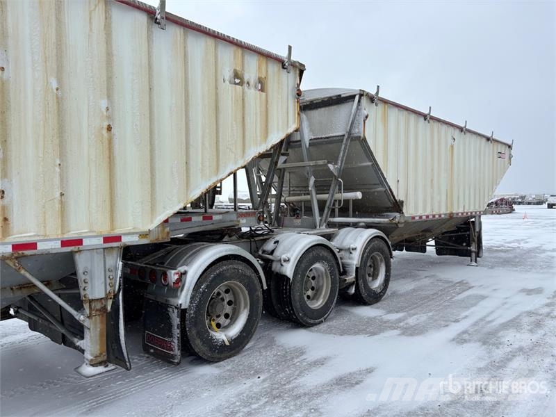 Doepker 28 ft Super B-Train Lead Grain Trailer Transbordeur