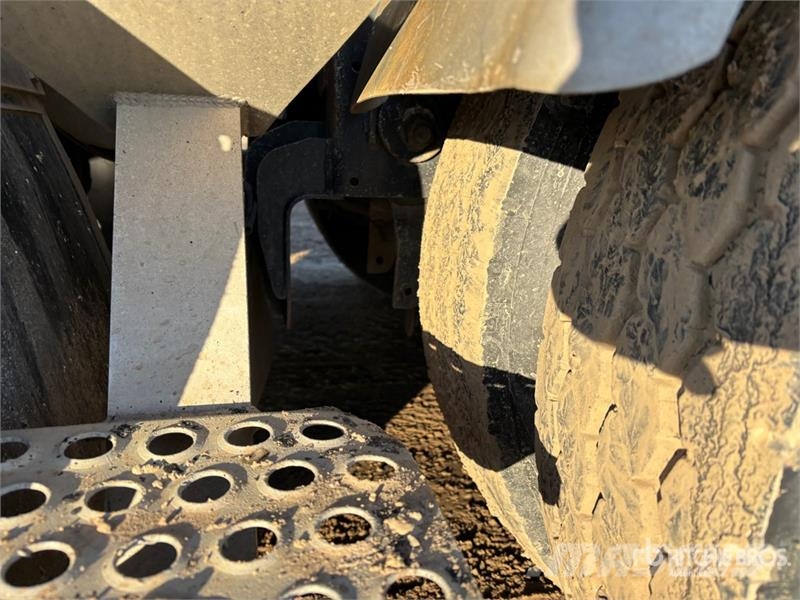 Doepker 28 ft Super B-Train Lead Belly Grain Trailer Grūdų vežimėliai