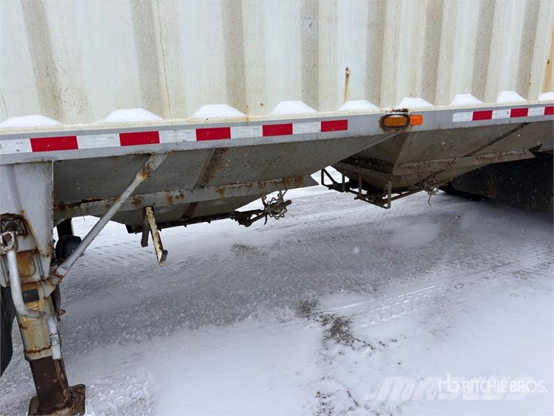 Doepker 28 ft Super B-Train Lead Grain Trailer Transbordeur