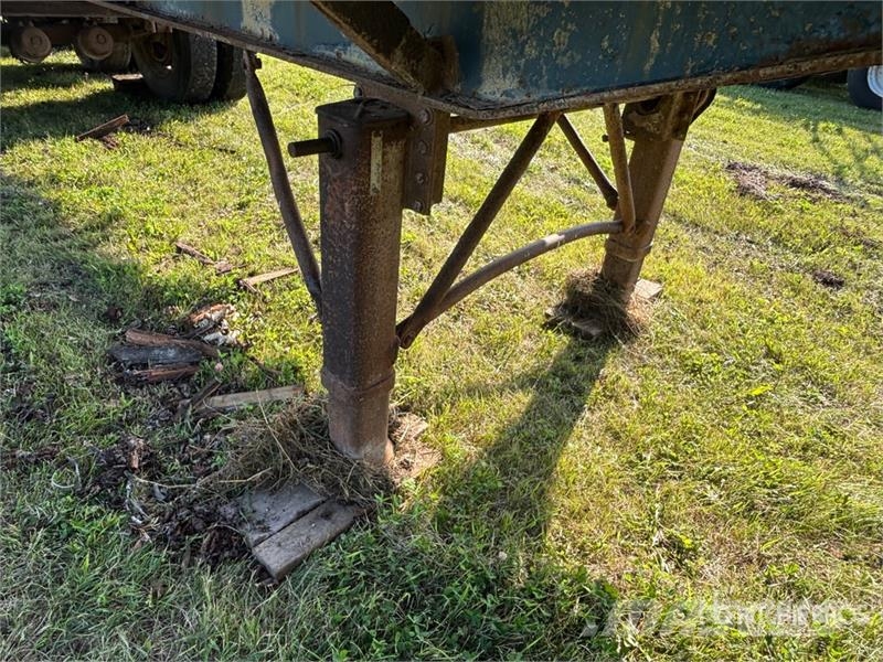 Doepker 28 ft Tri/A Super B-Train Lead Flatbed Trailer Platformas/izkraušana no sāniem