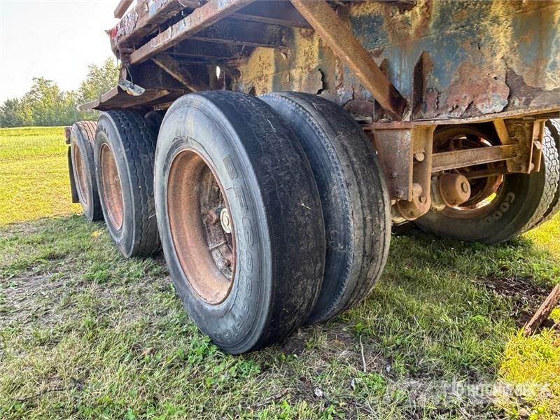 Doepker 28 ft Tri/A Super B-Train Lead Flatbed Trailer Platformas/izkraušana no sāniem